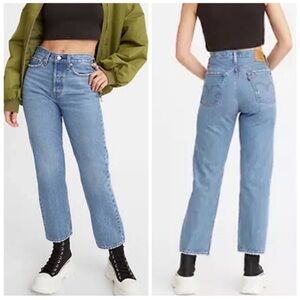 Levi’s Wedgie Straight Medium Wash Button Fly Jean Size 24